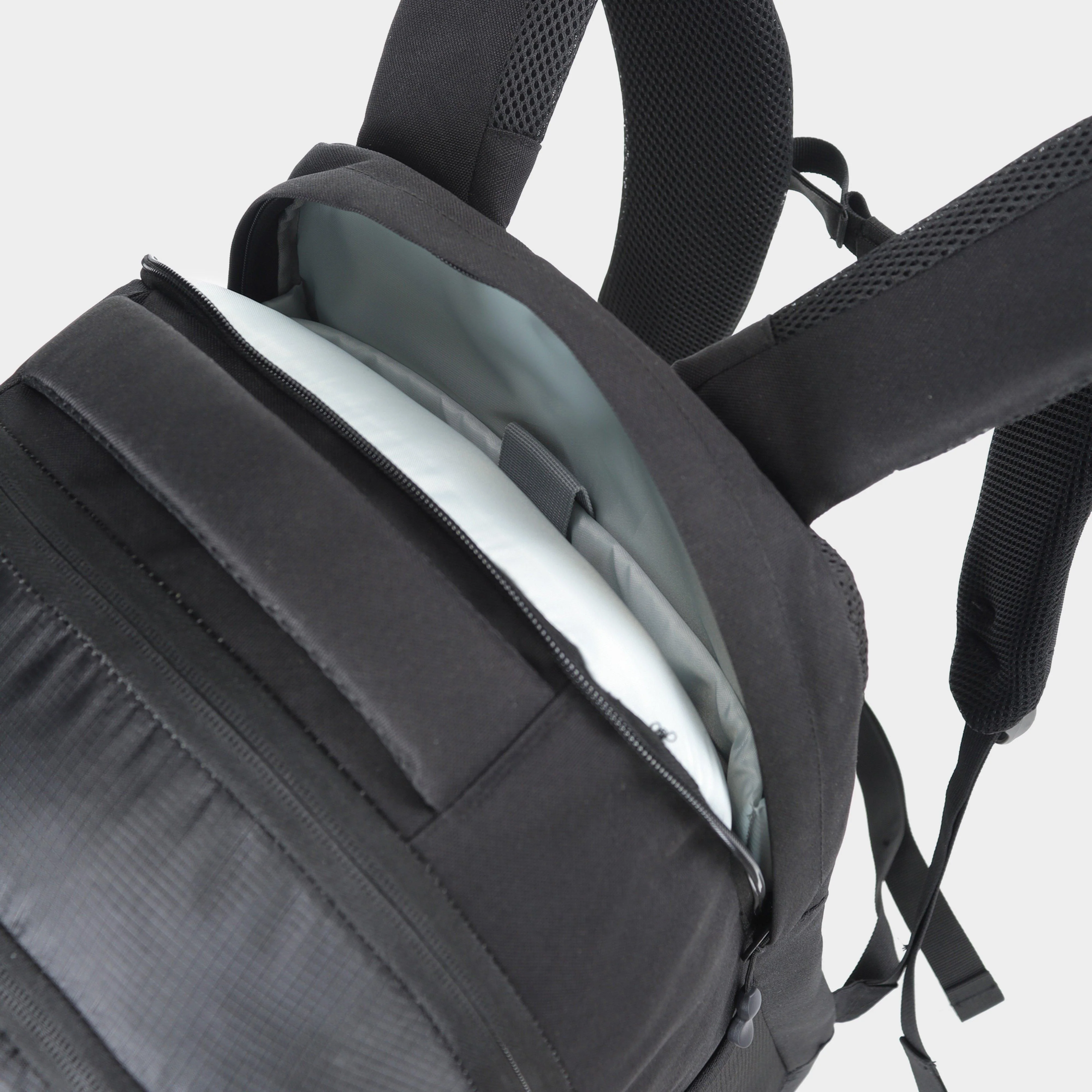 Metropolis 33 Daypack - Image 11