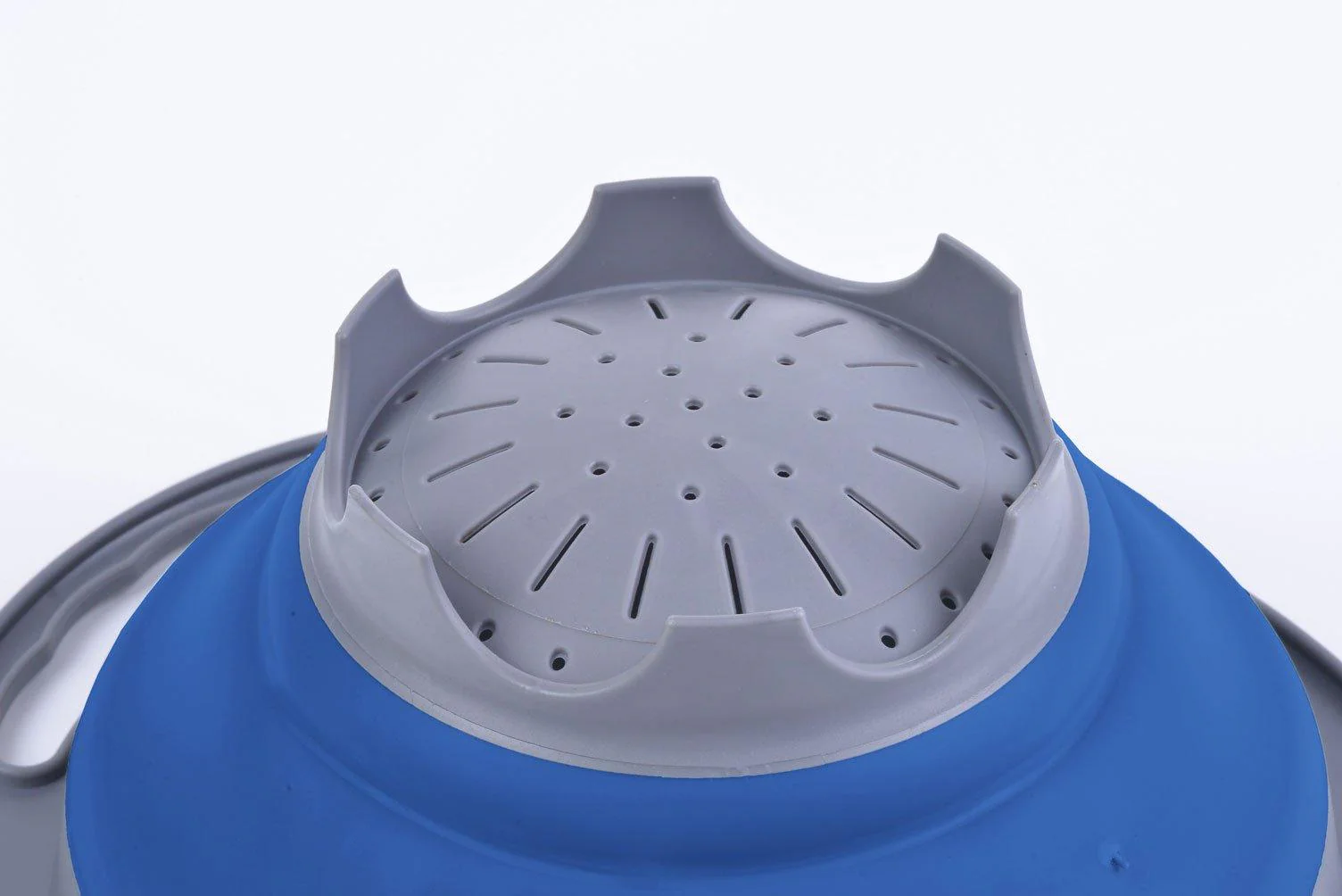 Folding Colander - Image 3