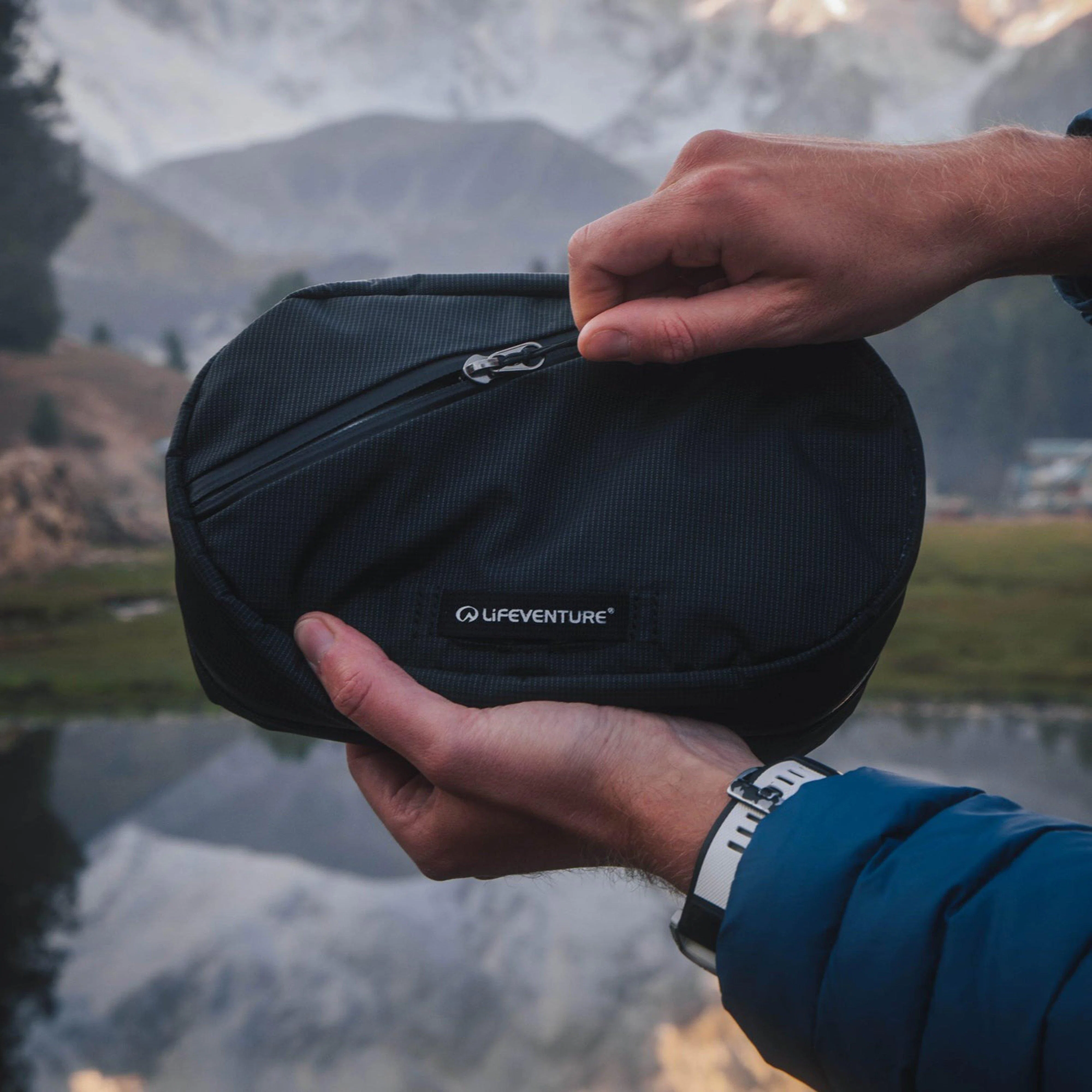 Folding Wash Bag - Image 2