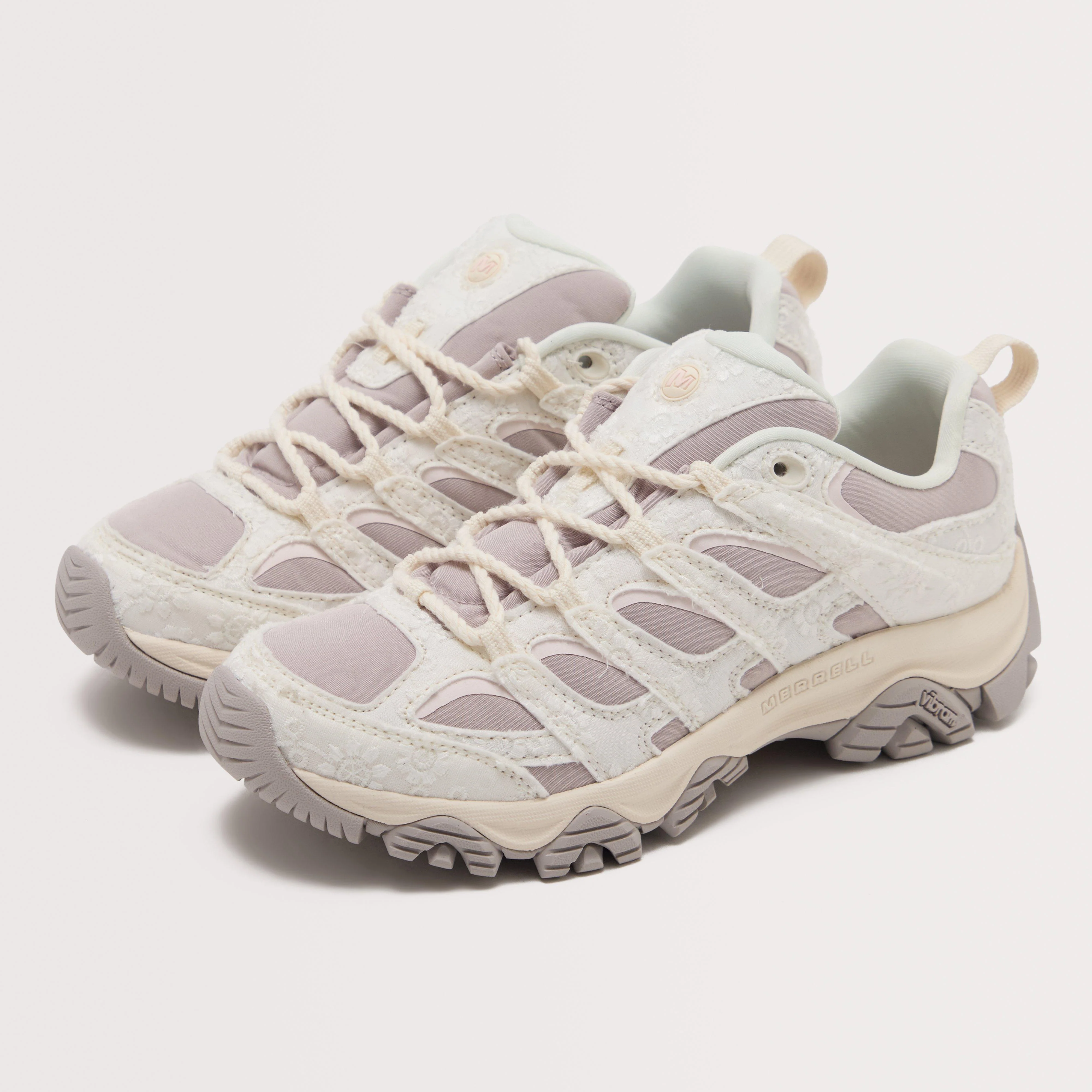 Women’s Moab 3 Hiking Shoe - Image 2