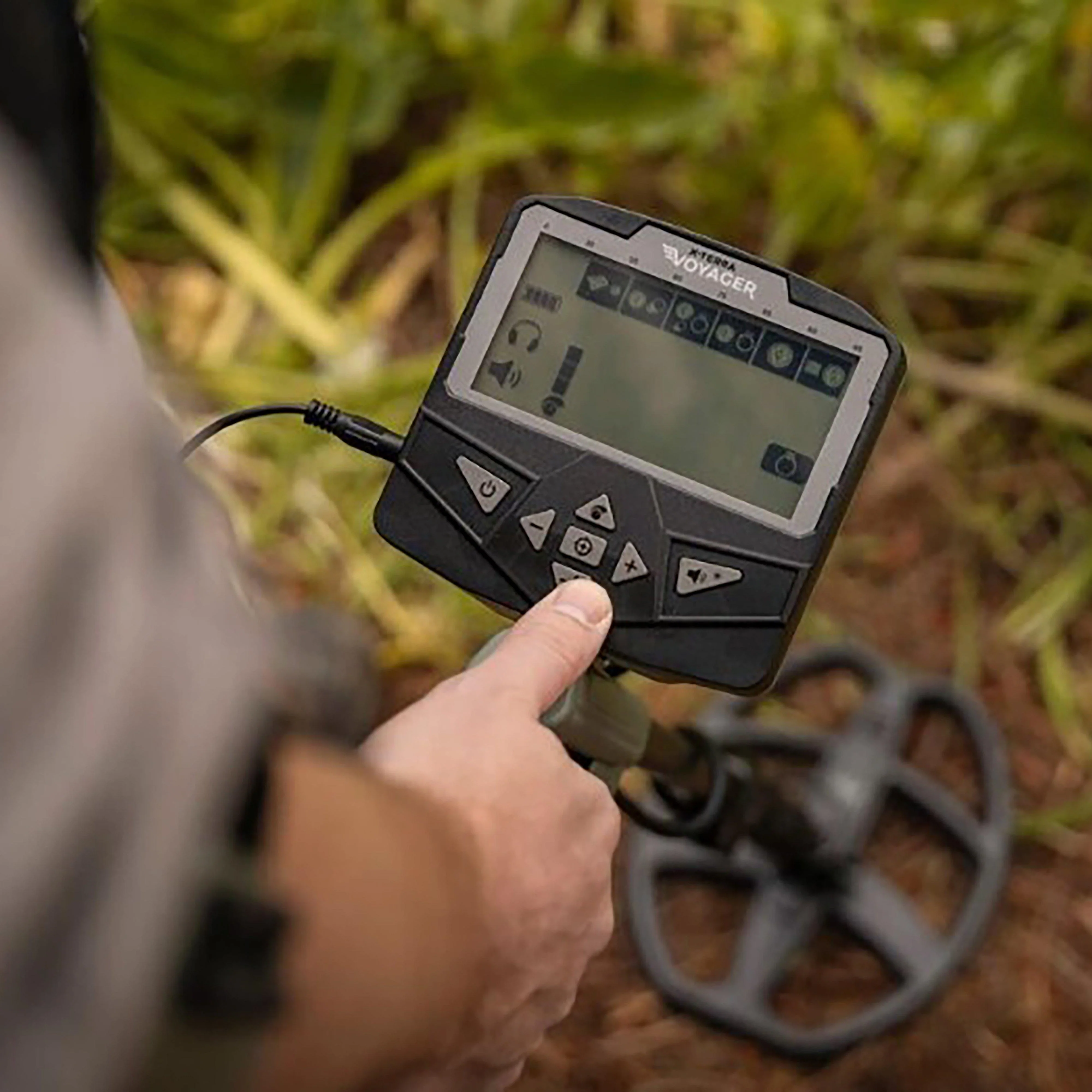 X-Terra Voyager Metal Detecting Starter Kit - Image 8