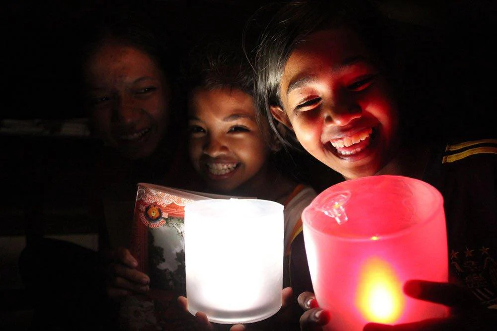 Luci Colour Inflatable Solar Light - Image 4