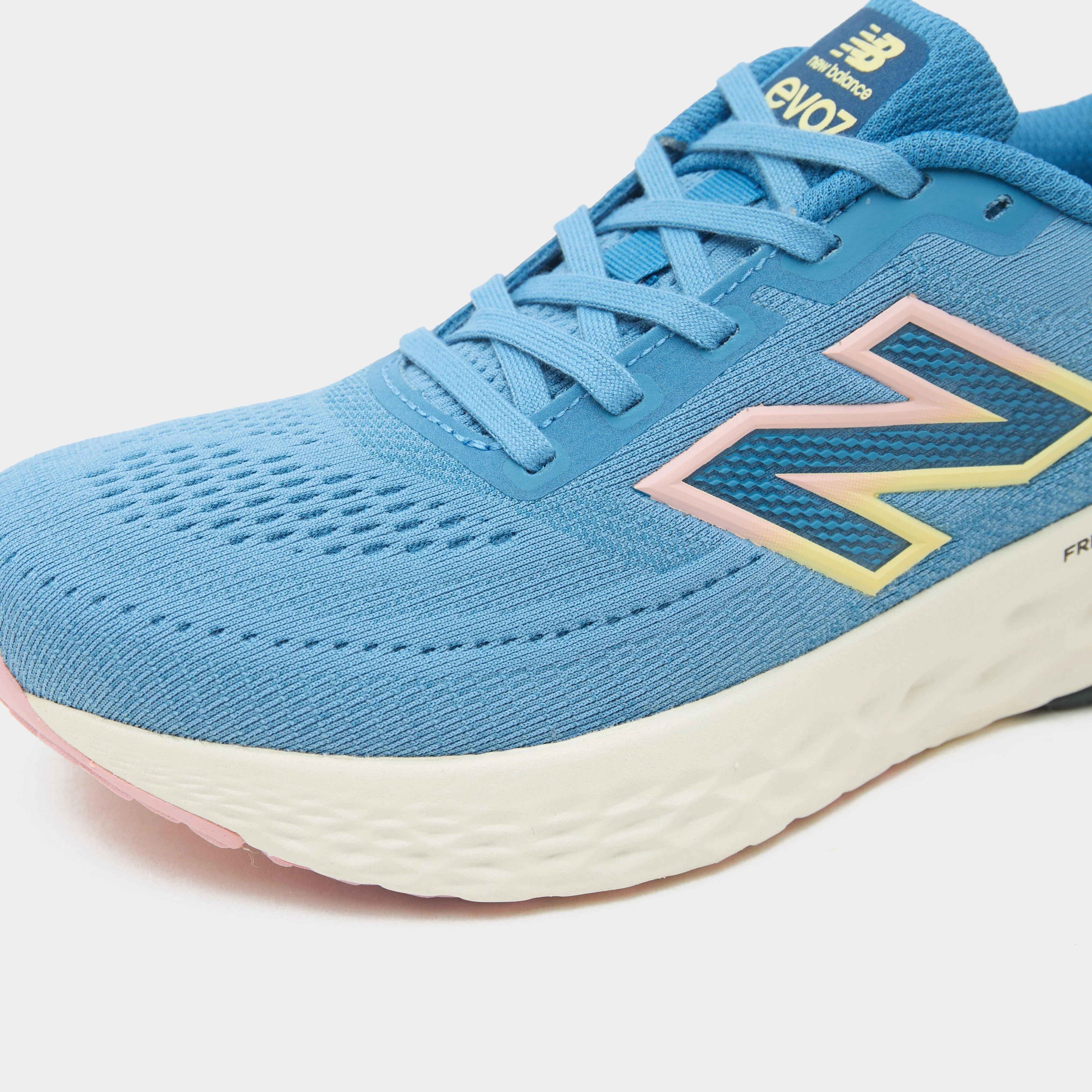 Women’s Free Foam X EVOZ V4 Running Shoes - Image 4