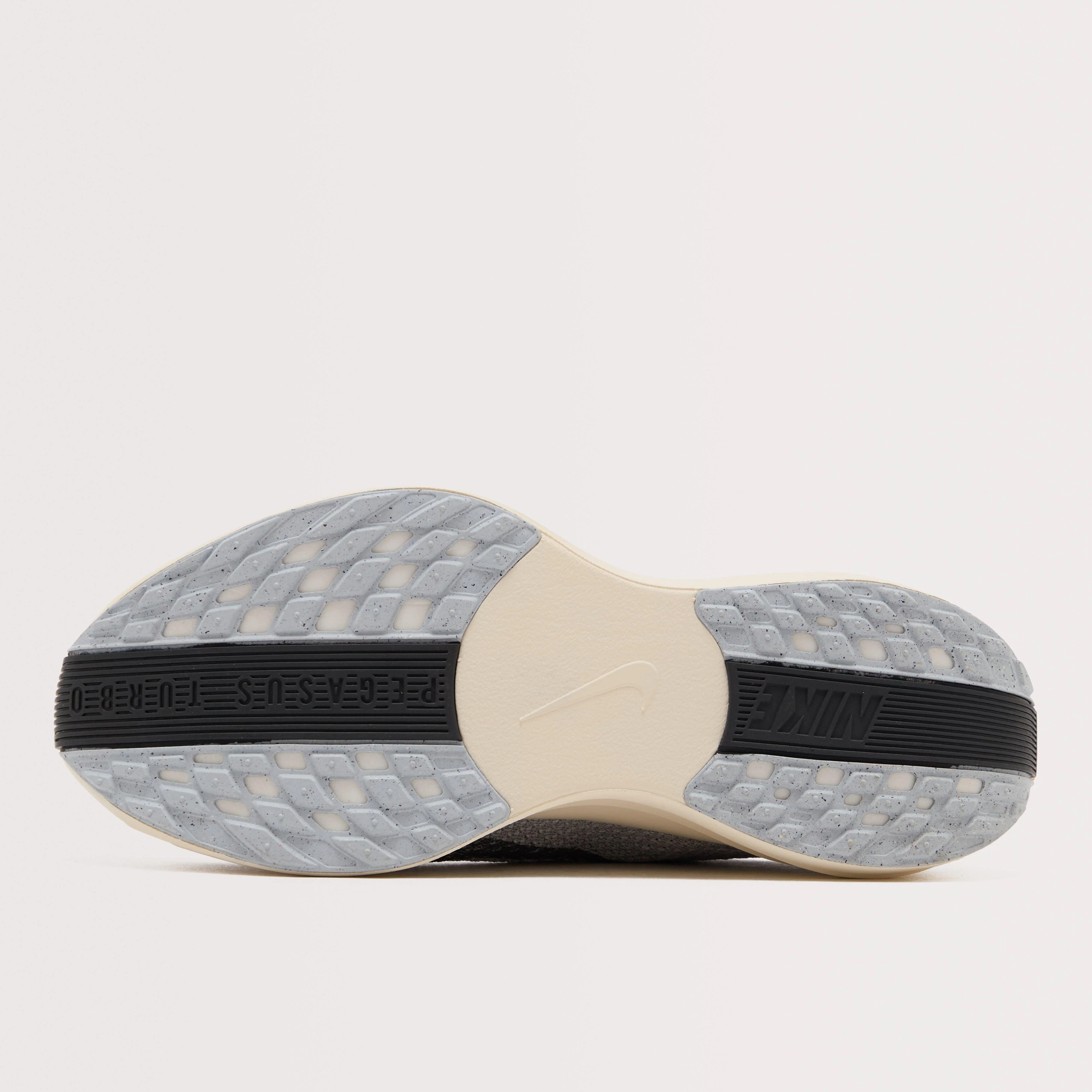 Men’s Pegasus Plus Running Shoe - Image 3