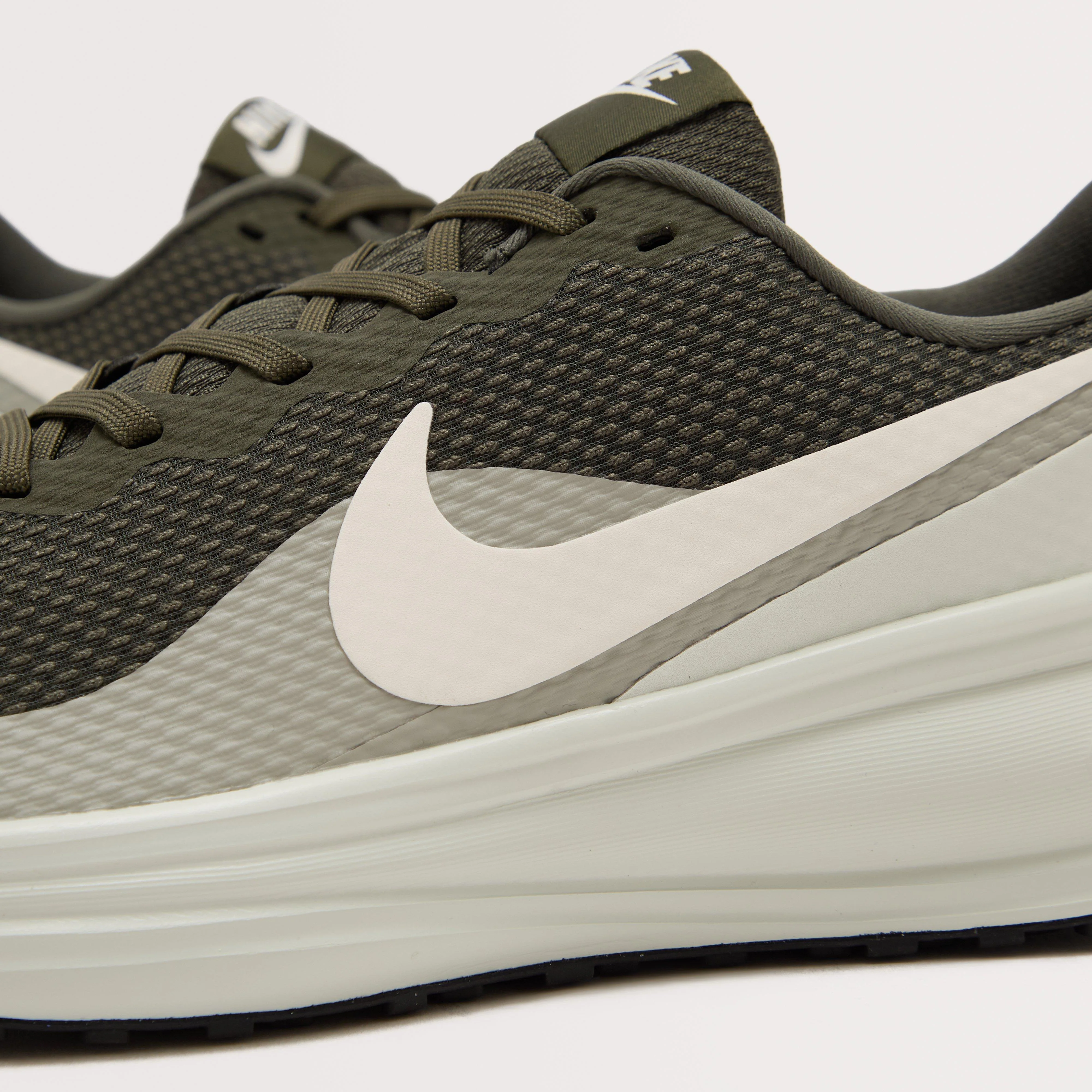 Men's Revolution 8 Road Running Shoes - Image 6