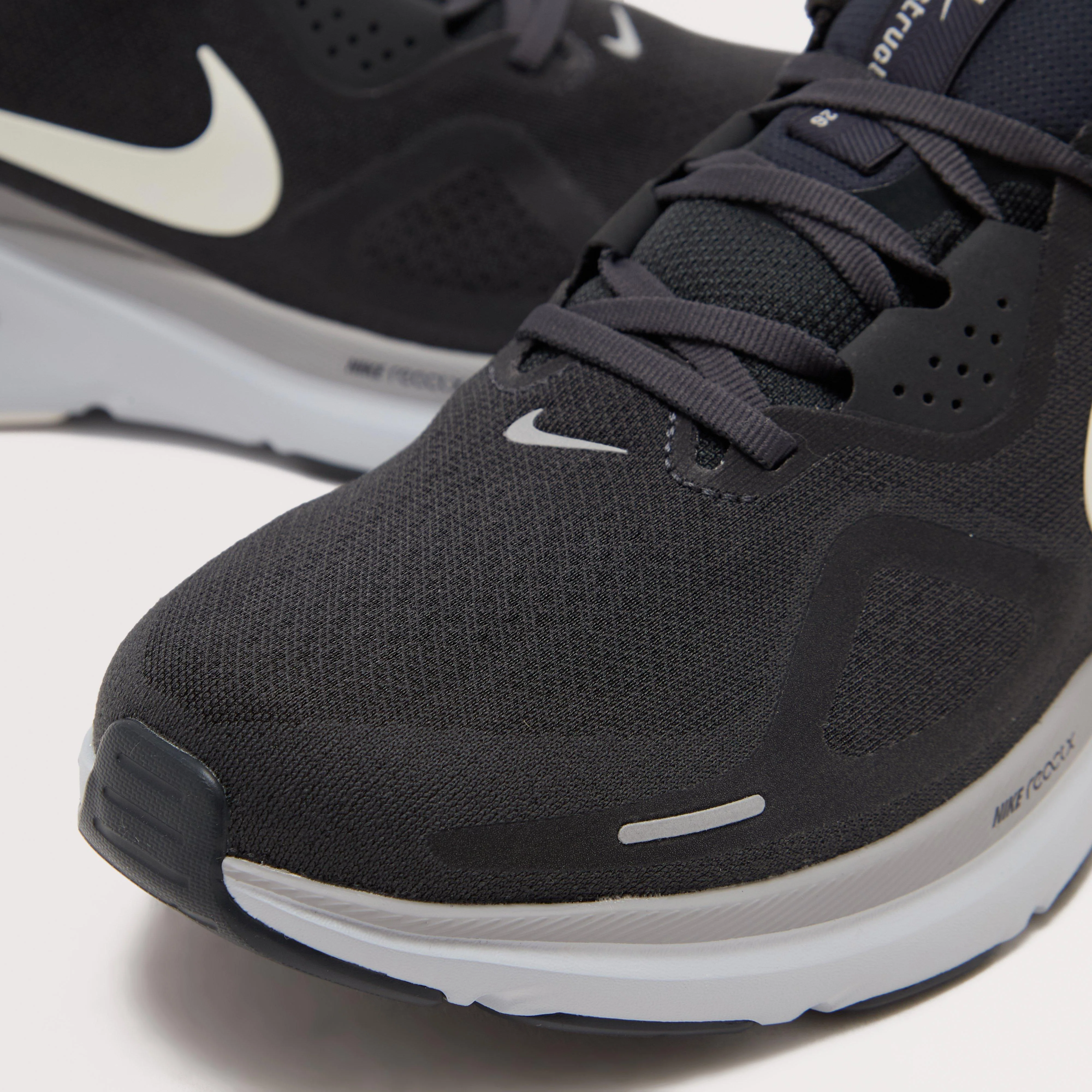 Men's Structure 26 Road Running Shoe - Image 4