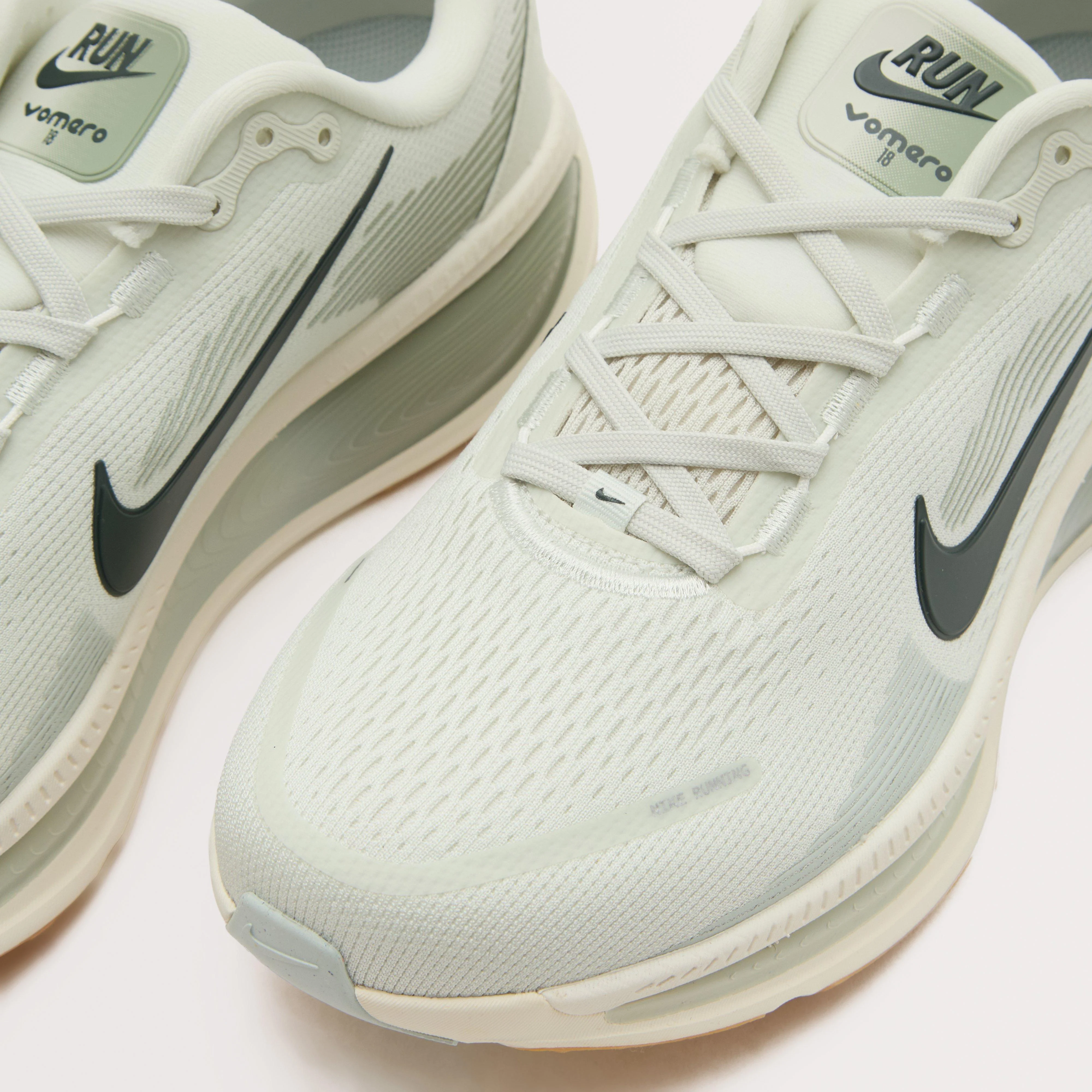 Men’s Vomero 18 Road Running Shoes - Image 4