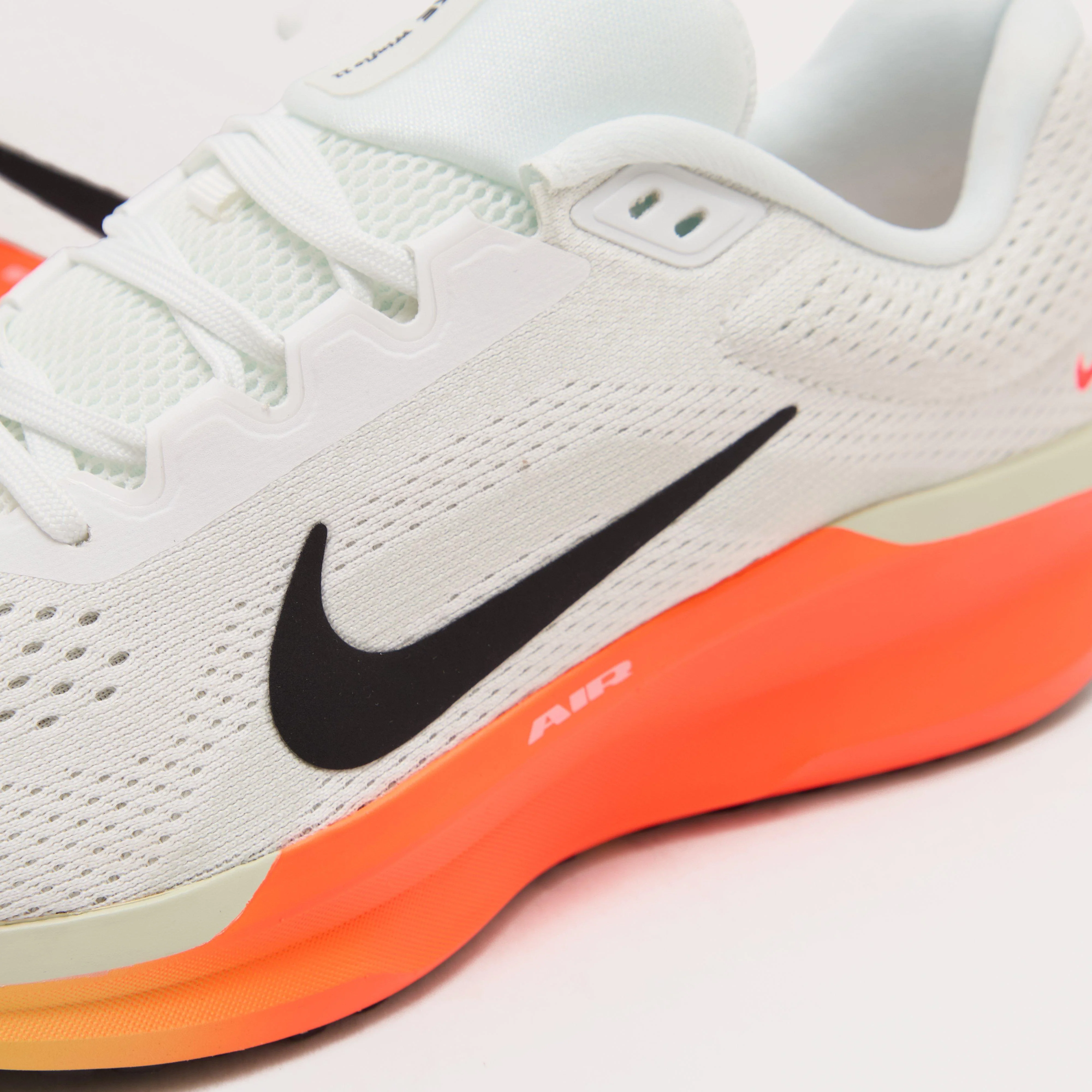 Men’s Winflo 11 Road Running Shoes - Image 4