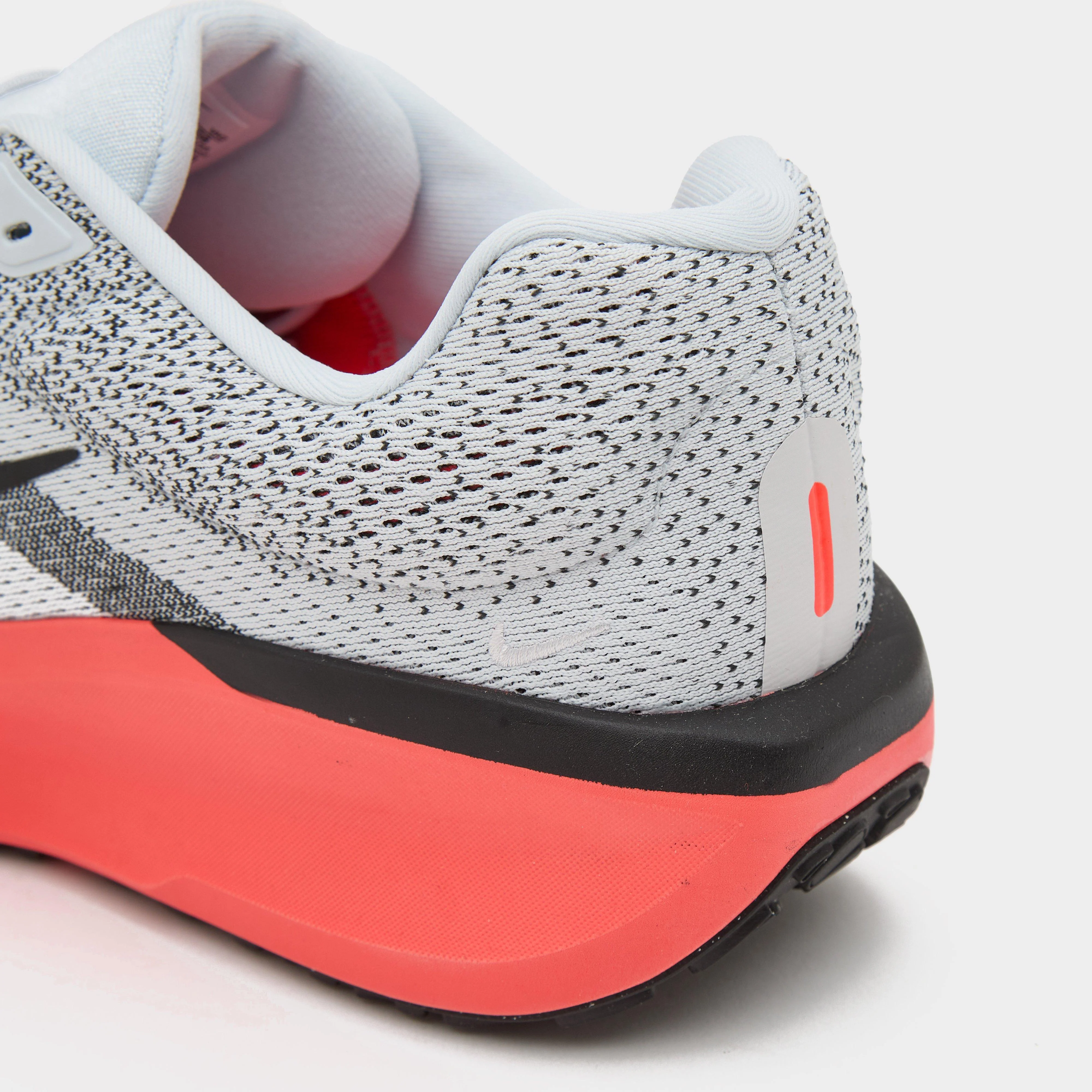 Men’s Winflo 11 Road Running Shoes - Image 6