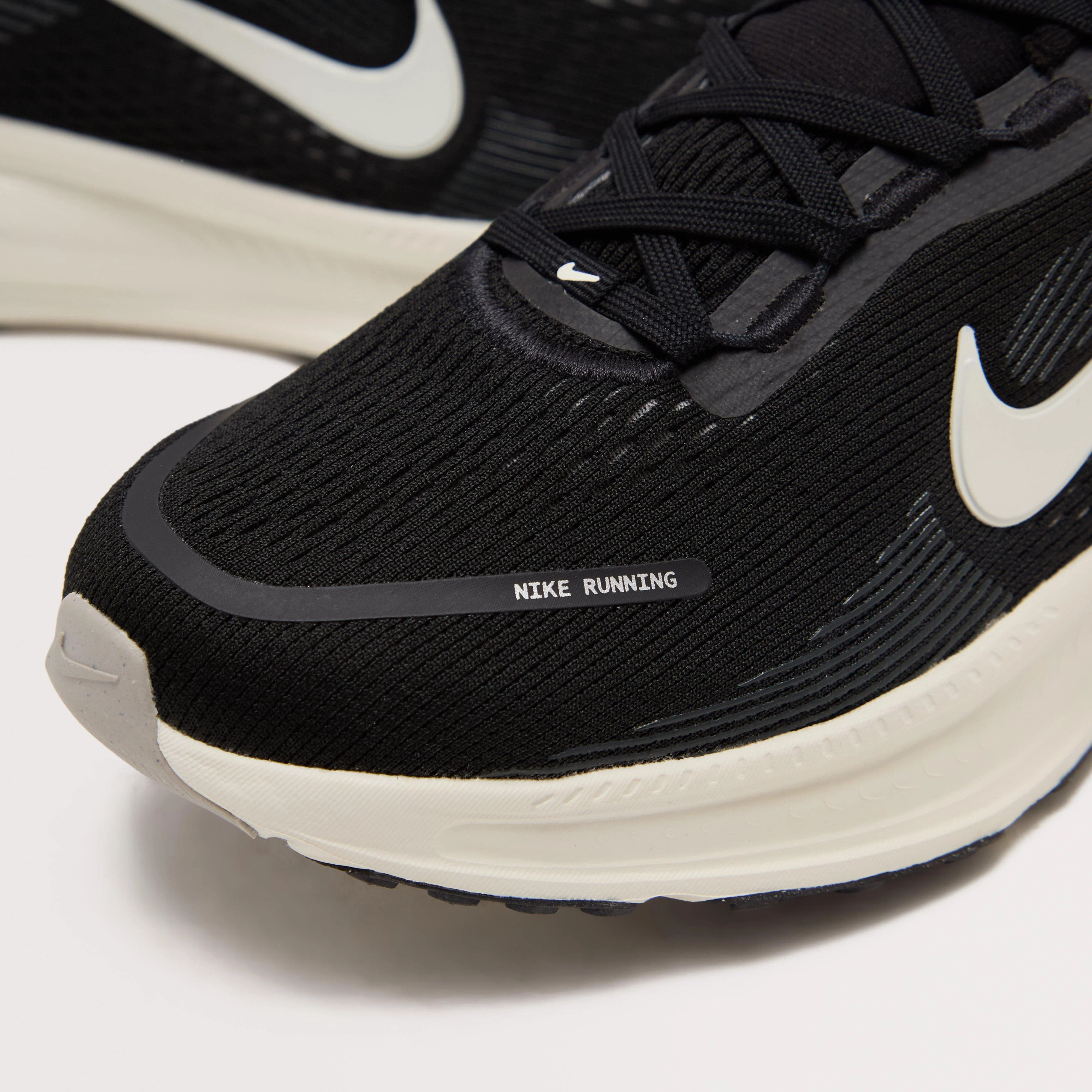 Older Kids’ Vomero 18 Road Running Shoes - Image 4
