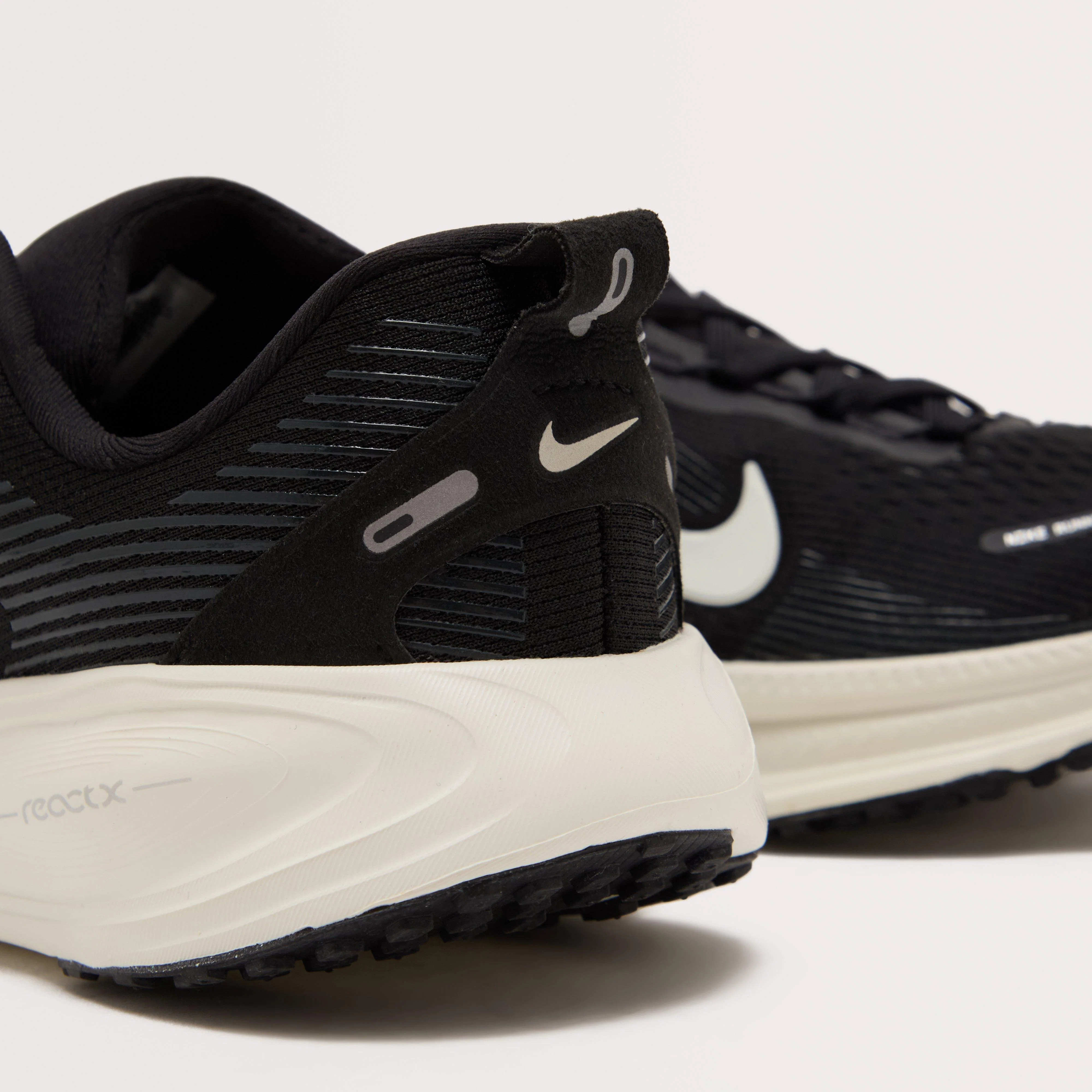 Older Kids’ Vomero 18 Road Running Shoes - Image 6