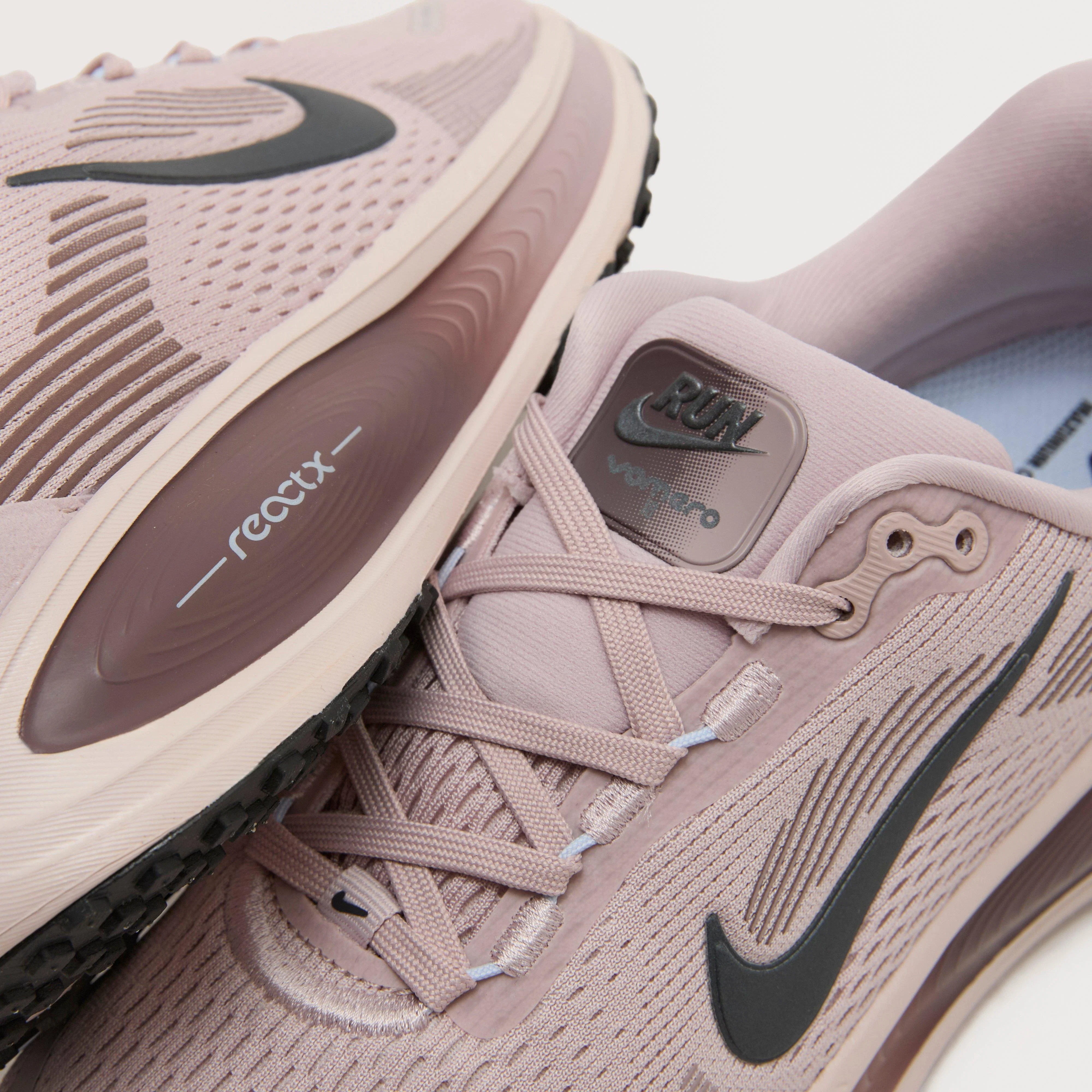 Older Kids’ Vomero 18 Road Running Shoes - Image 5