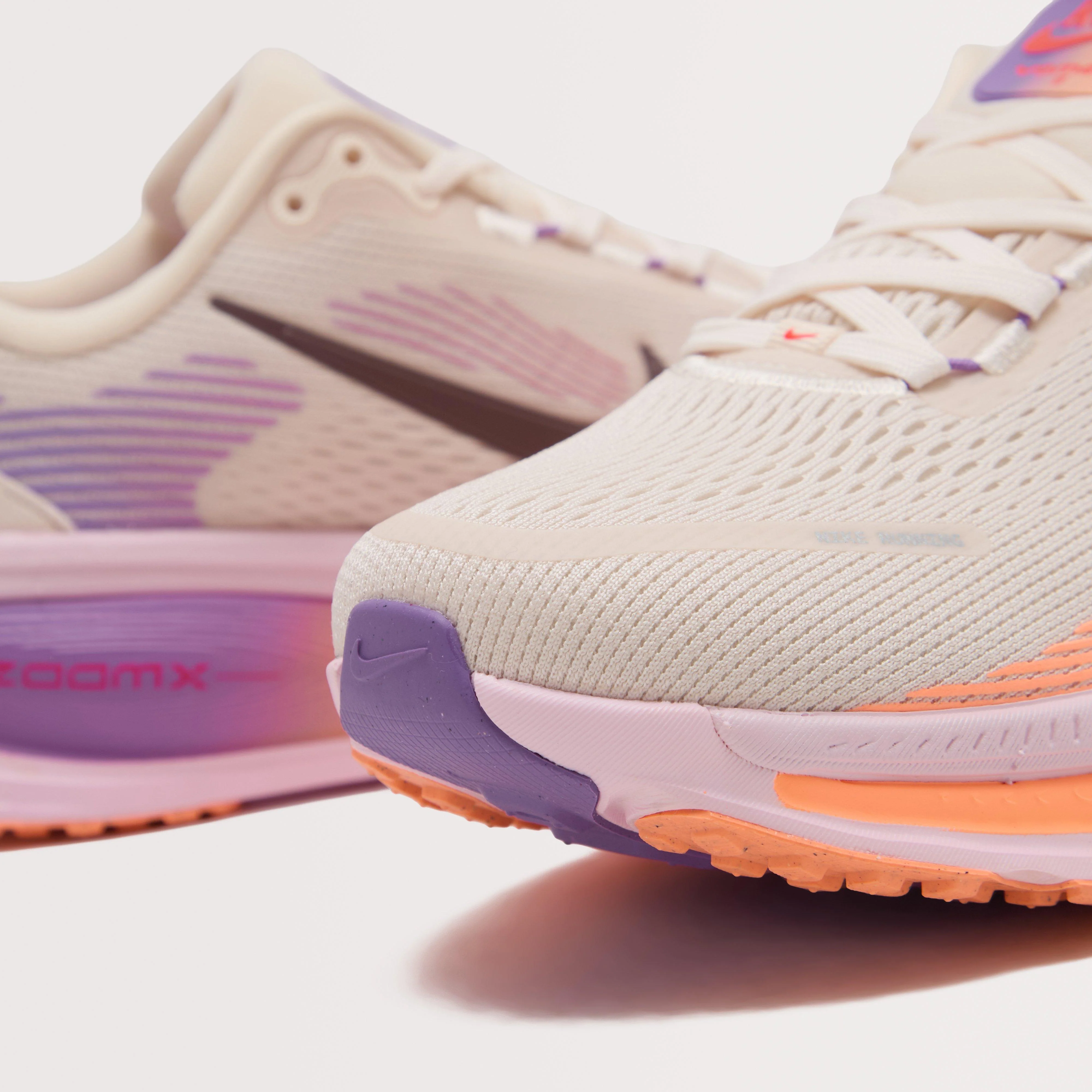 Women's Vomero 18 Road Running Shoe - Image 4