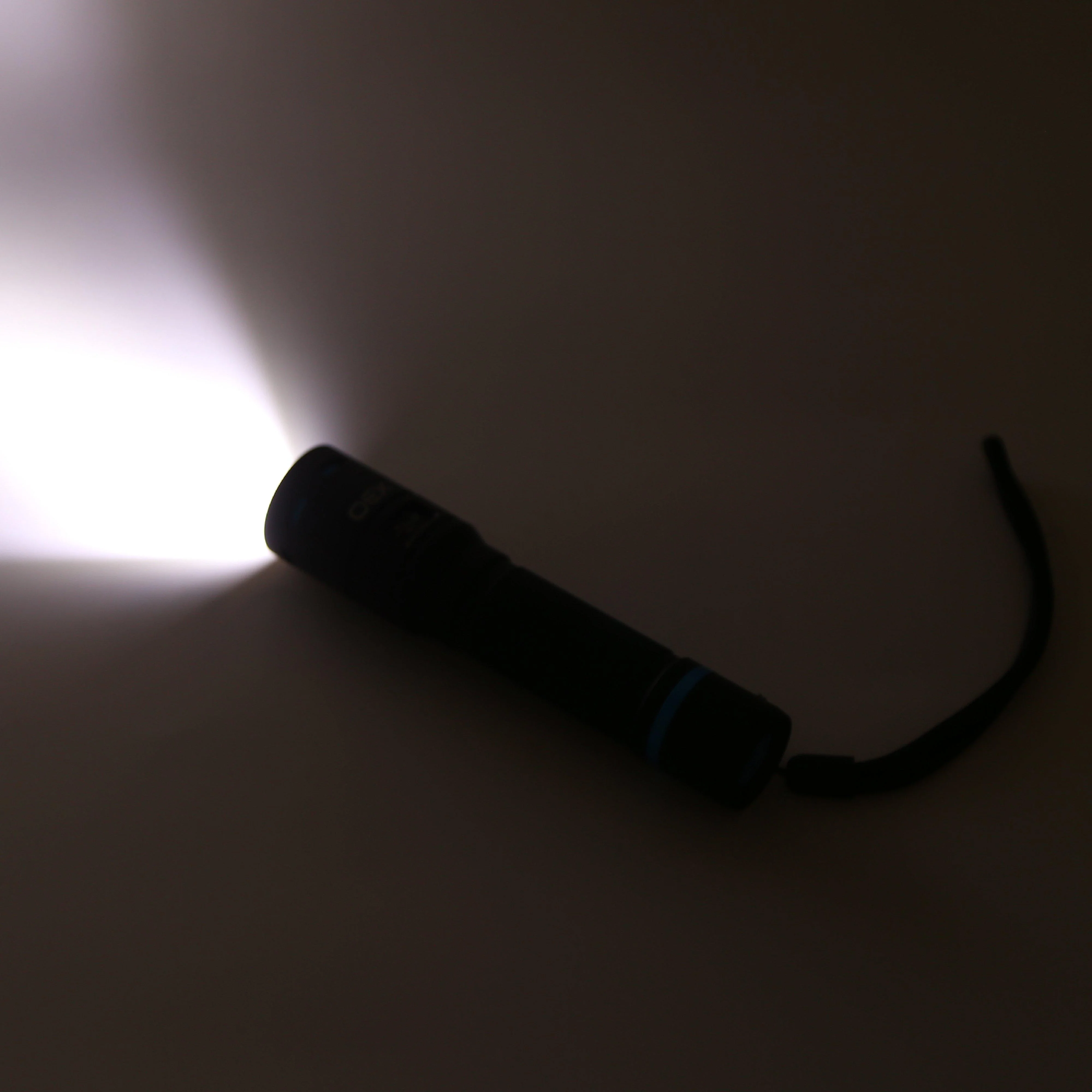 750 Lumen Rechargeable Torch - Image 4
