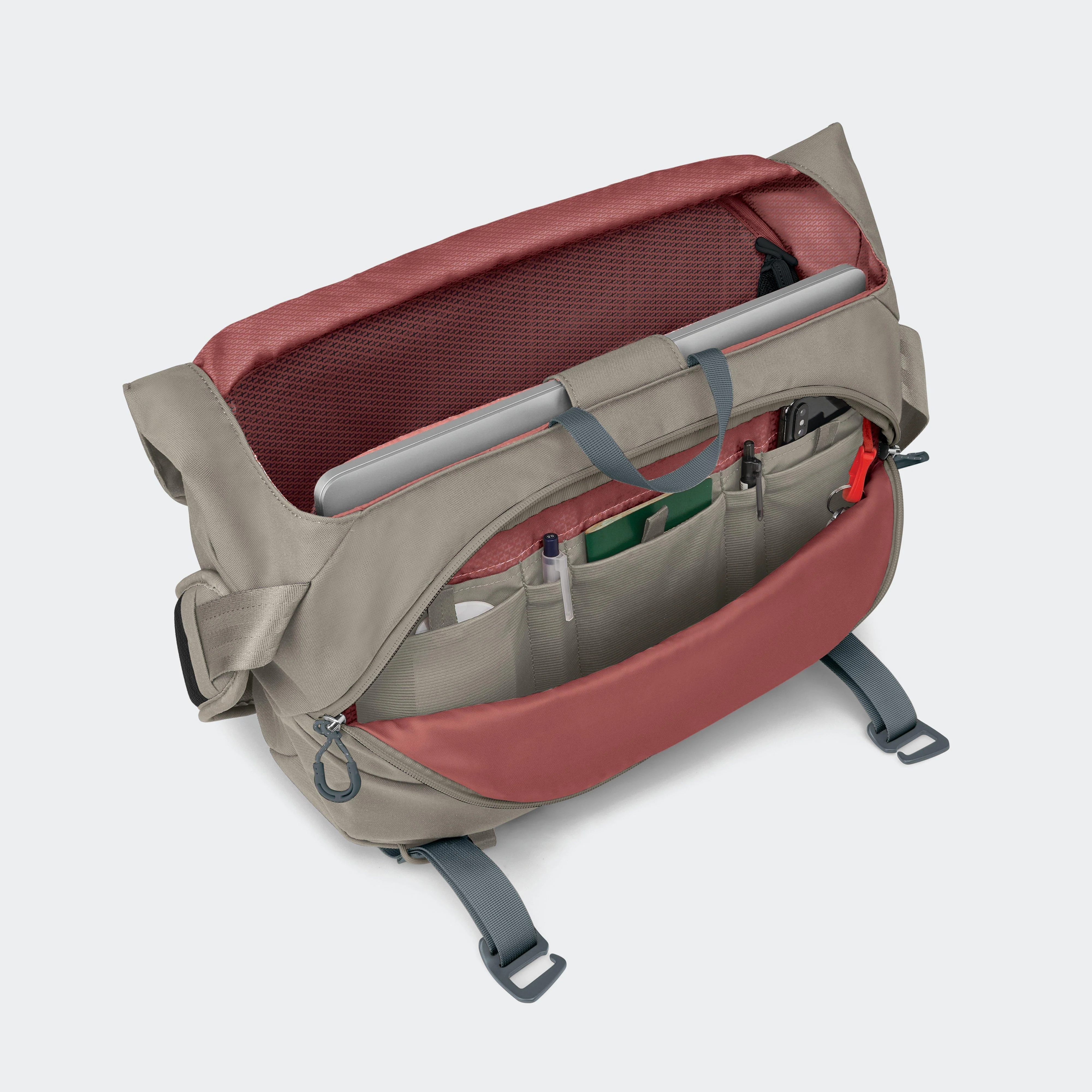 Metron 18 Messenger Cycling Backpack - Image 3