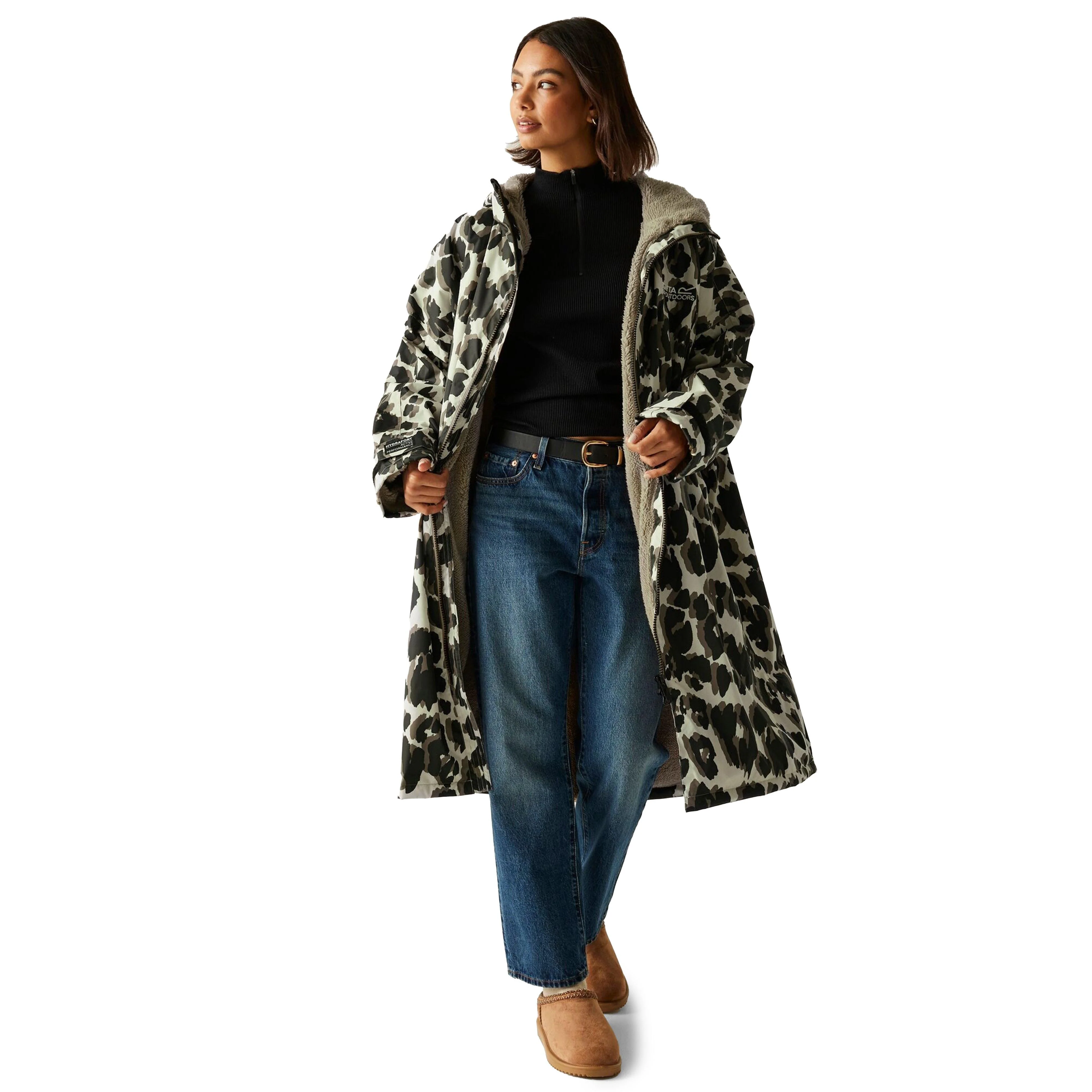 Waterproof Changing Robe - Image 12