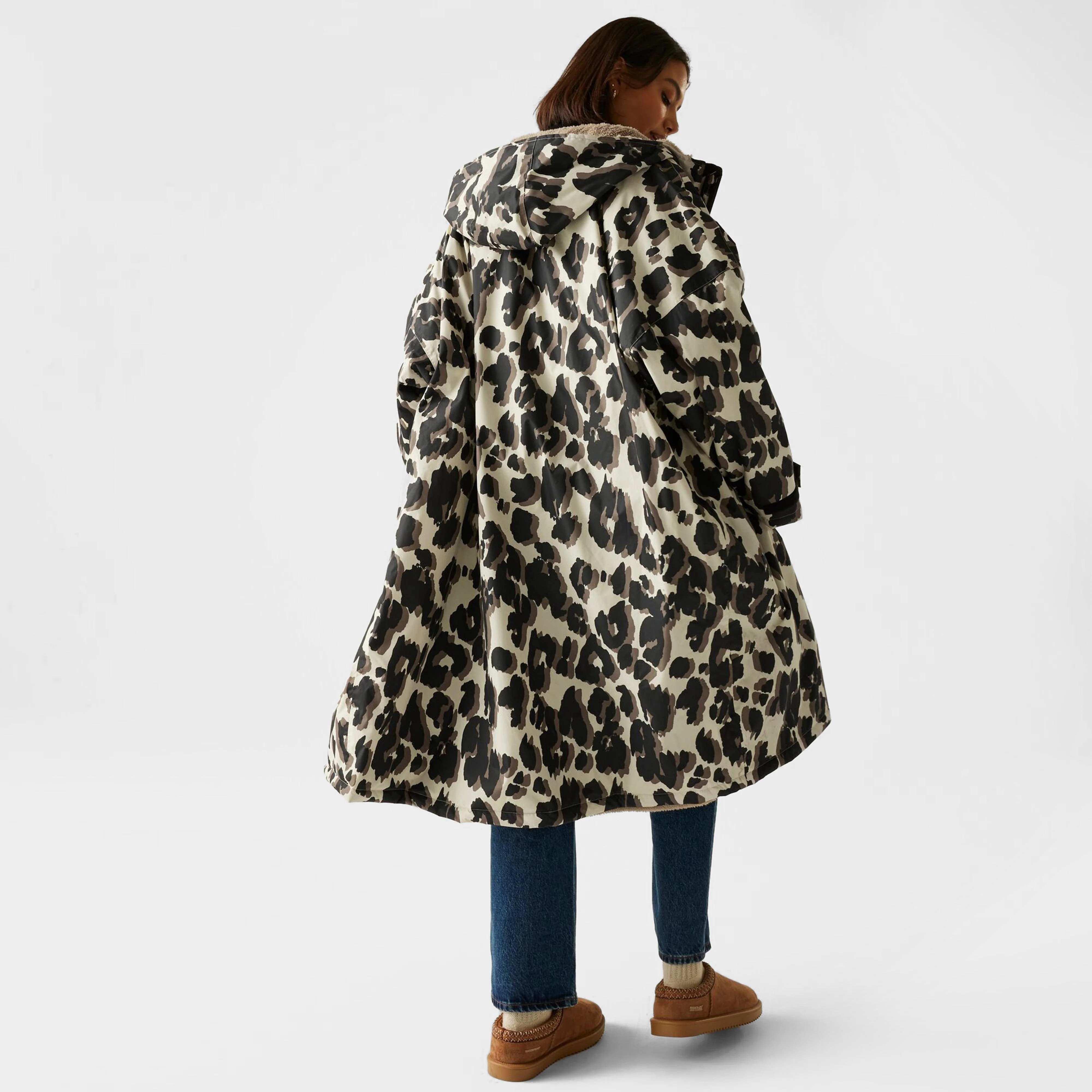 Waterproof Changing Robe - Image 2