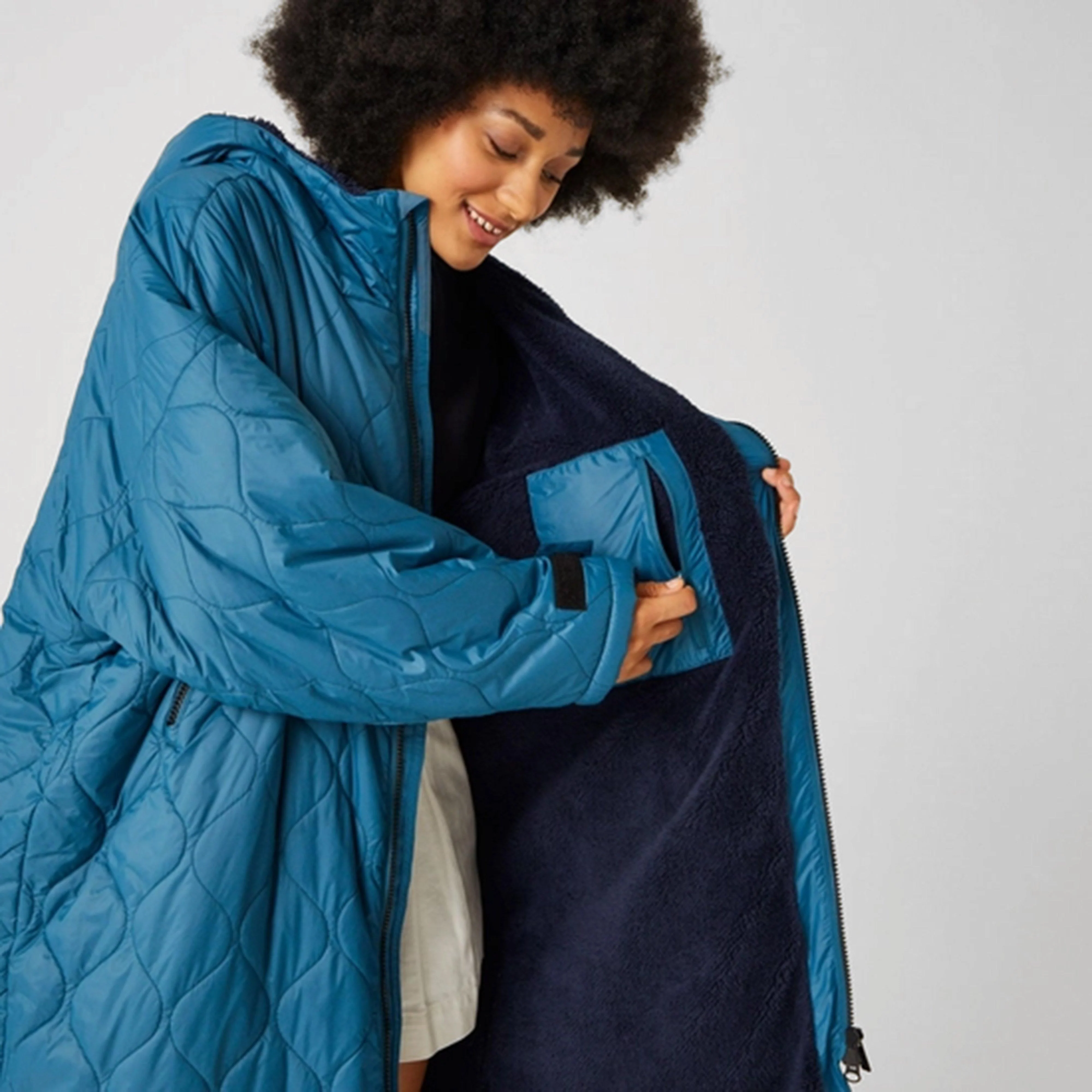 Waterproof Quilted Changing Robe - Image 6