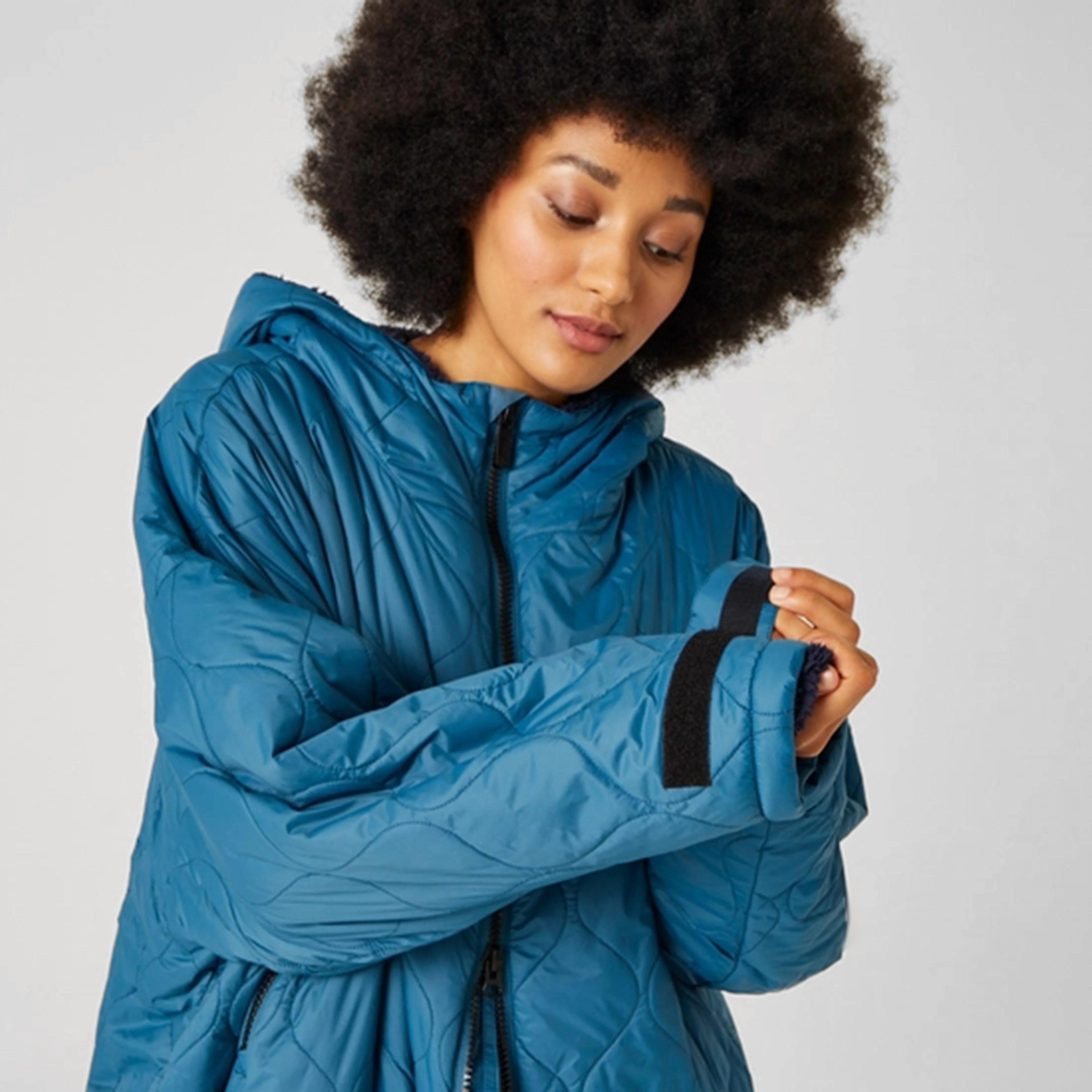 Waterproof Quilted Changing Robe - Image 7