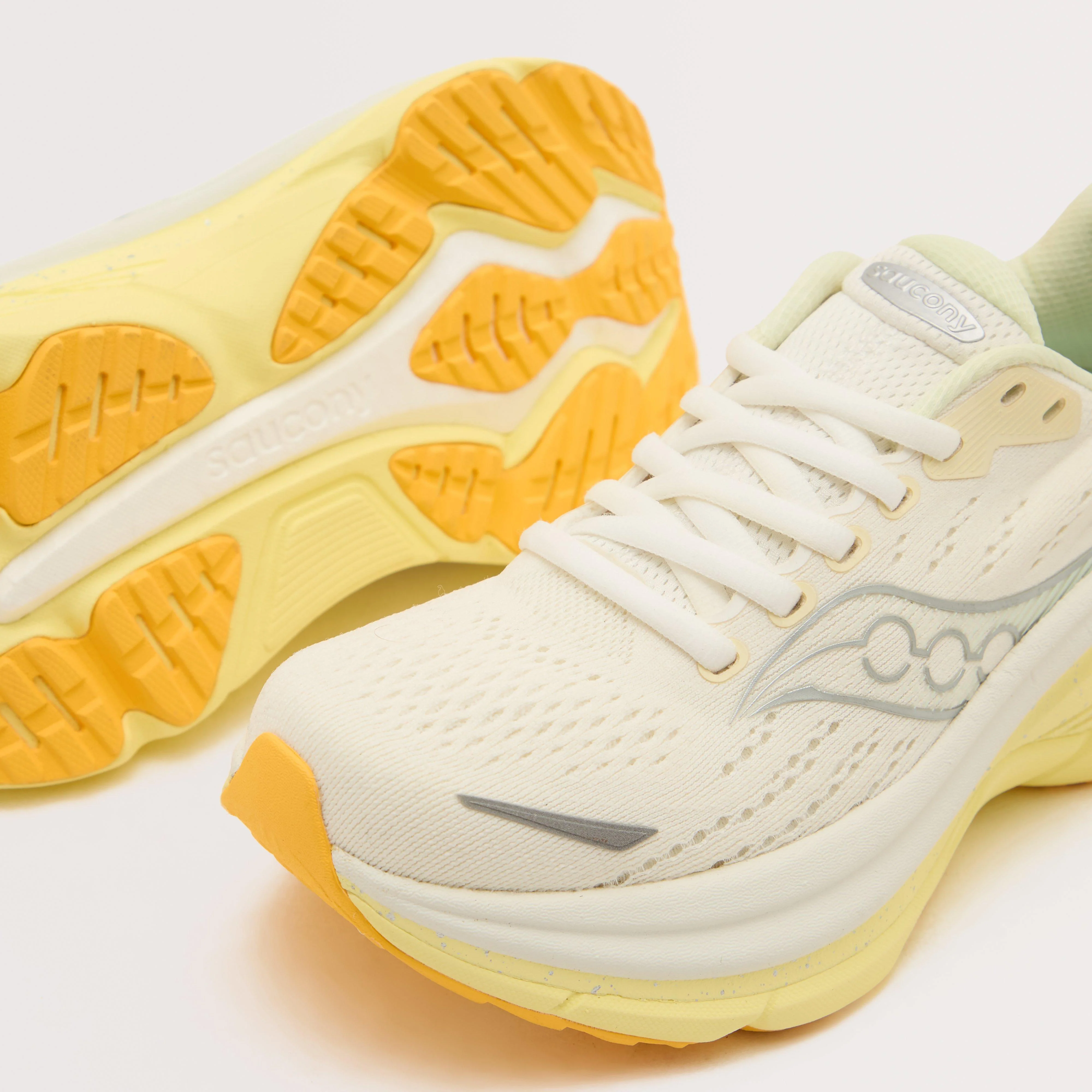 Women's Hurricane 25 Running Shoes - Image 4