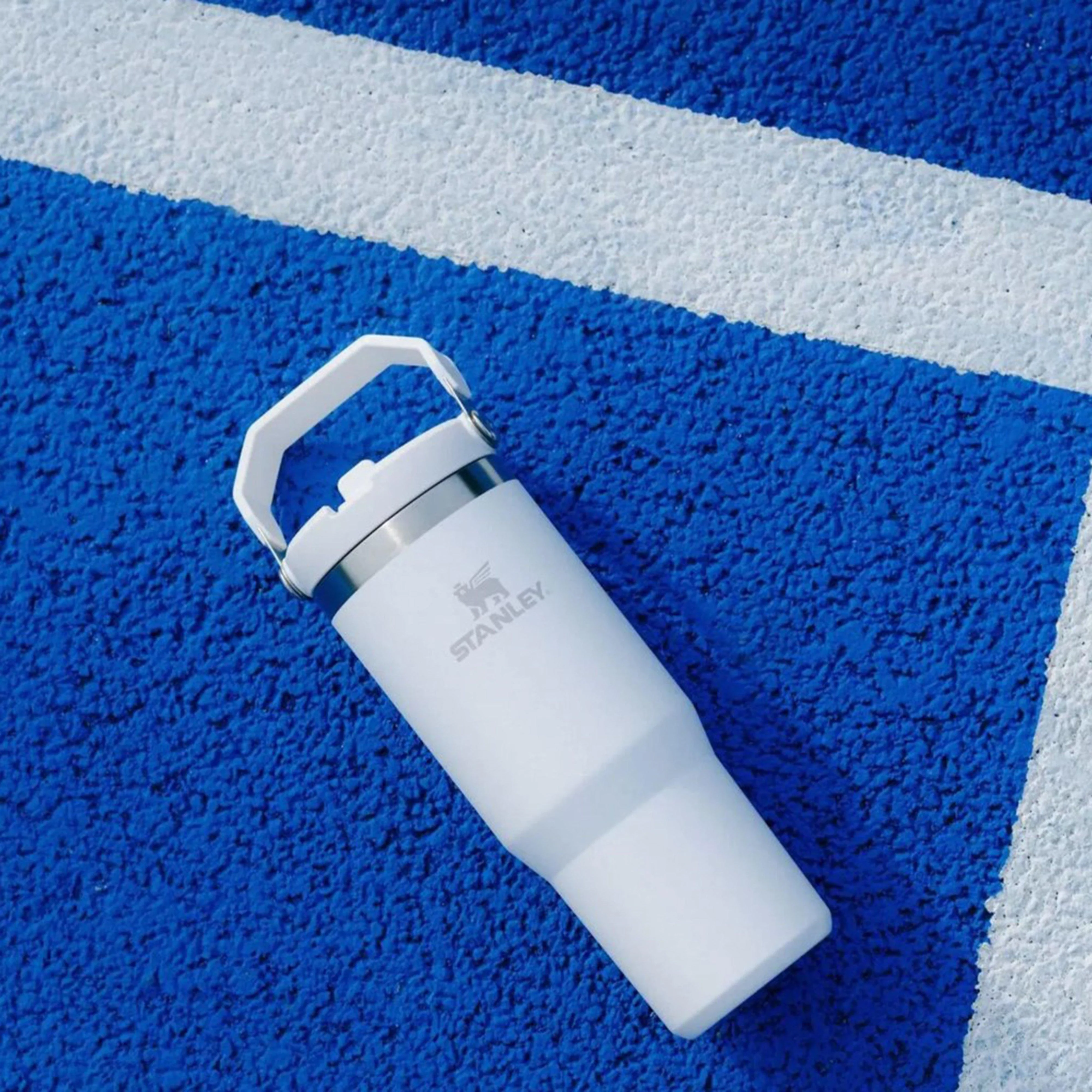 IceFlow™ Flip Straw Tumbler 0.89L - Image 6