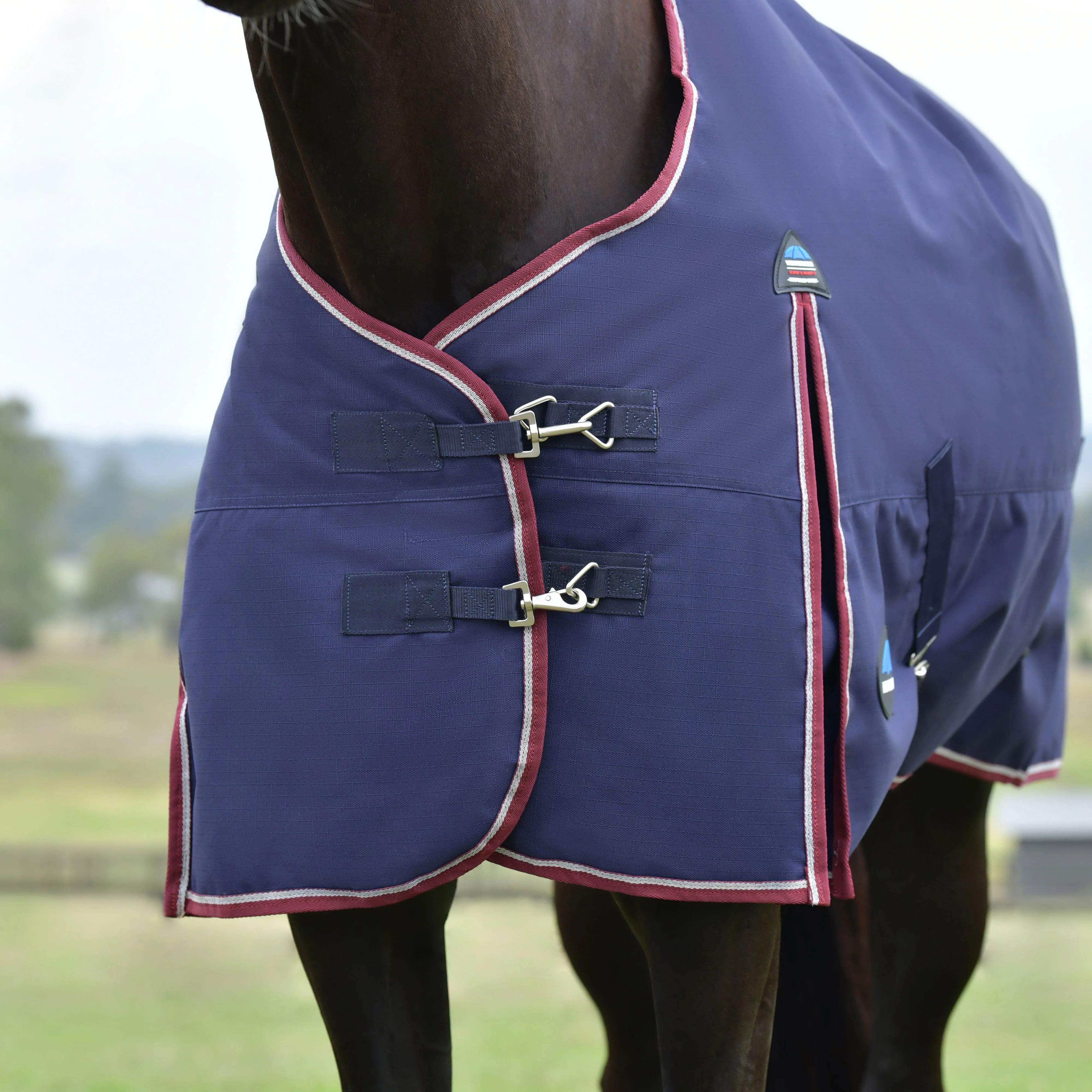 ComFiTec Essential 0G Standard Neck Turnout Rug Navy - Image 2