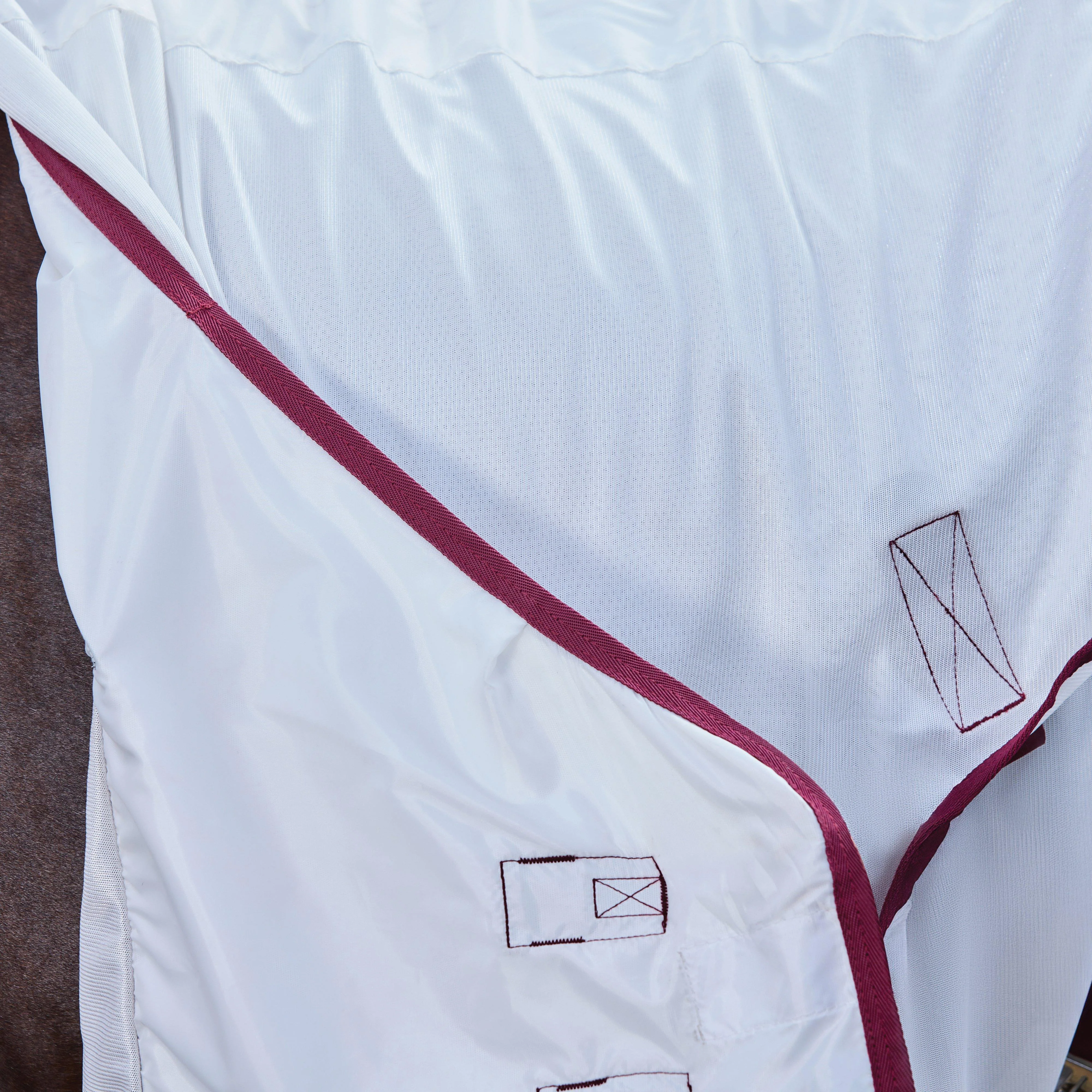 ComFiTec Essential Combo Neck Fly Sheet White/Burgundy - Image 5