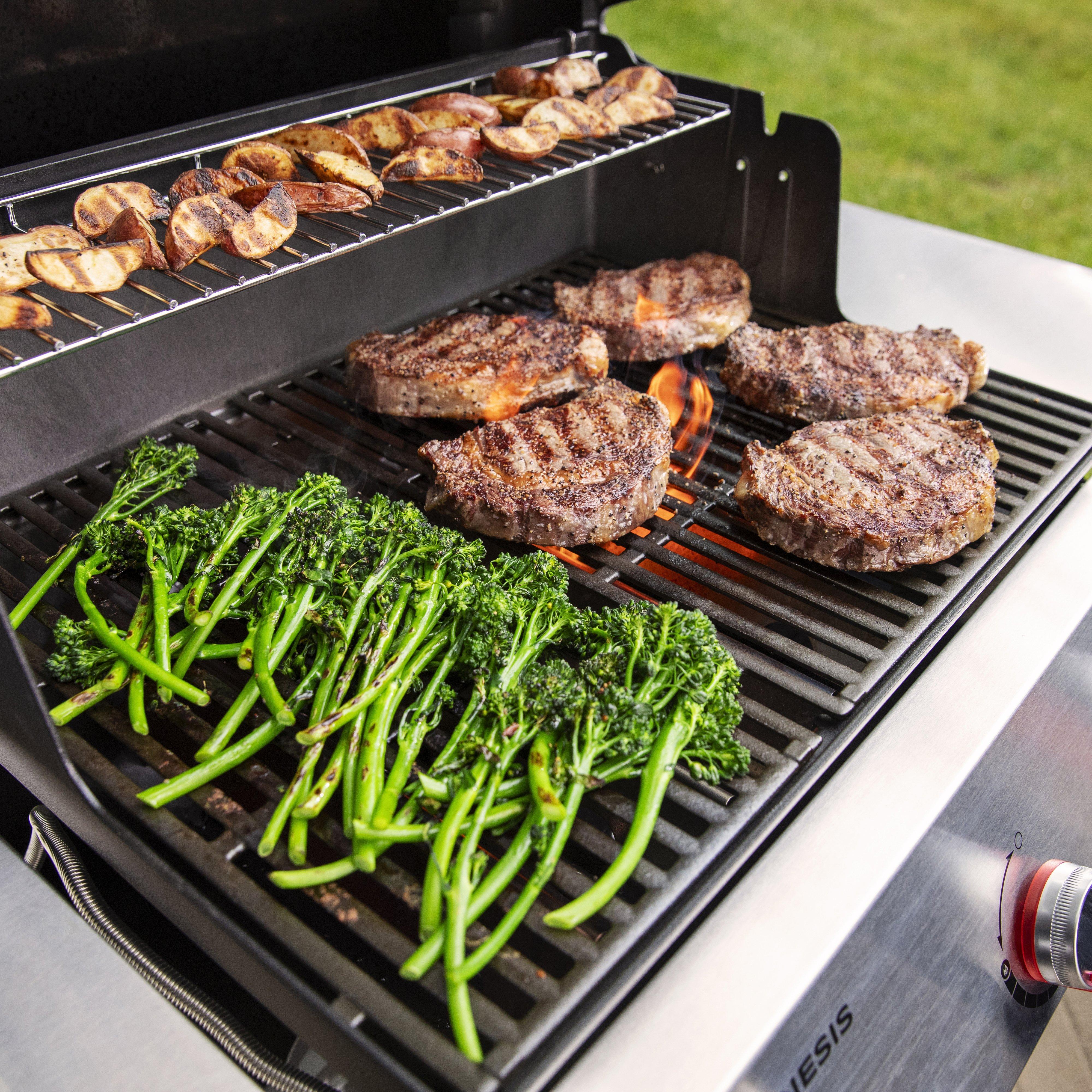 Genesis E-315 Gas Barbecue - Image 4