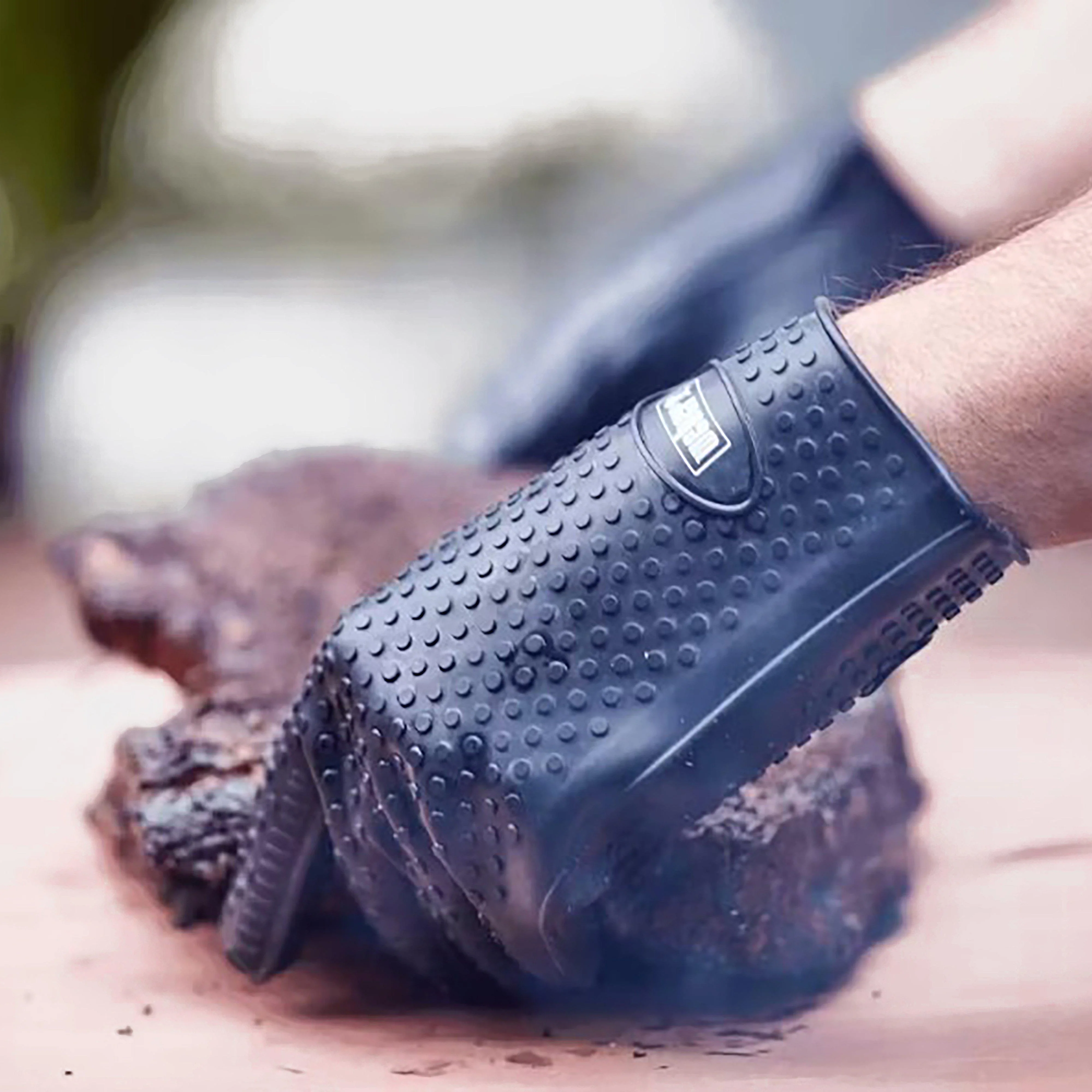 Silicone Barbecuing Gloves - Image 2