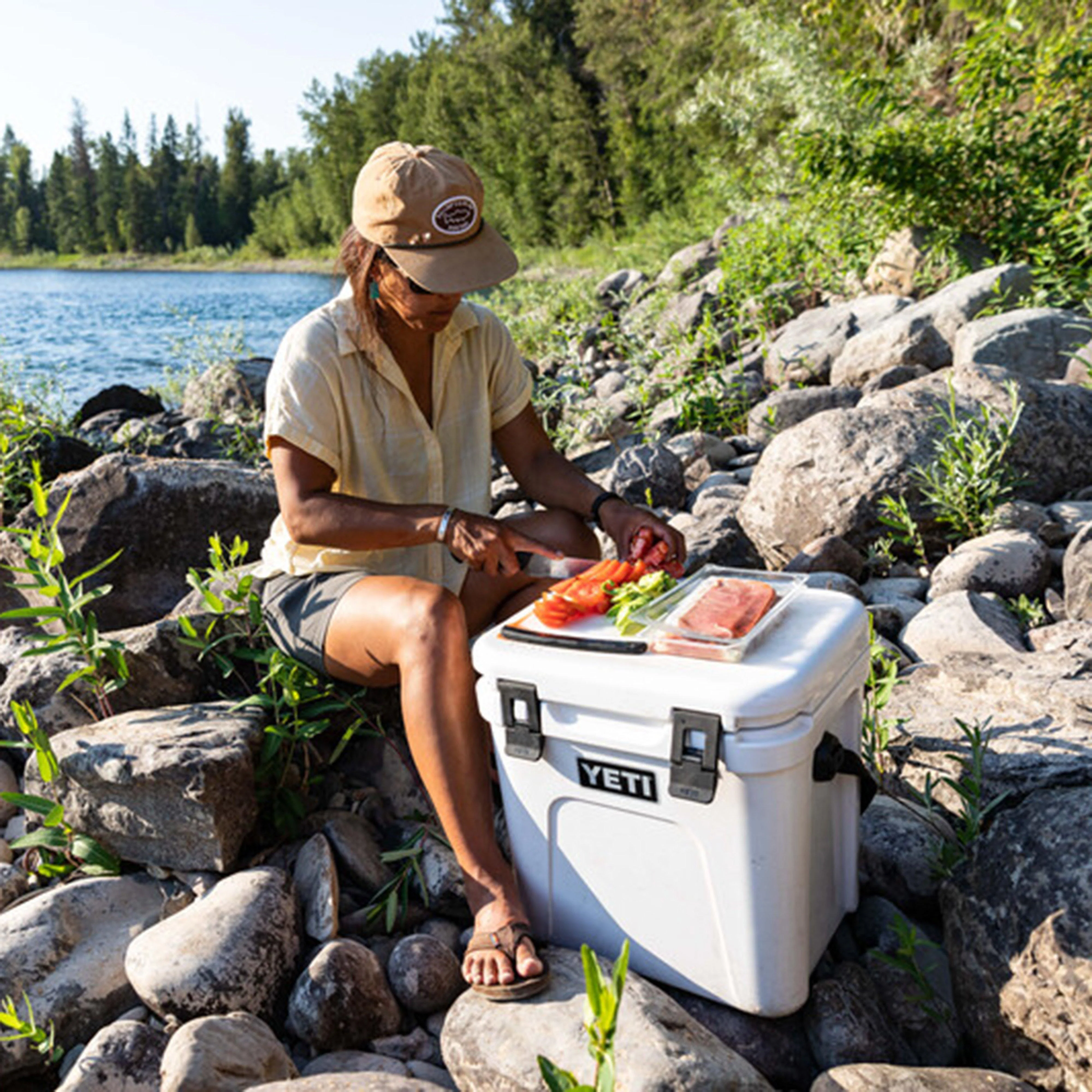Roadie® 60 Wheeled Cool Box - Image 8